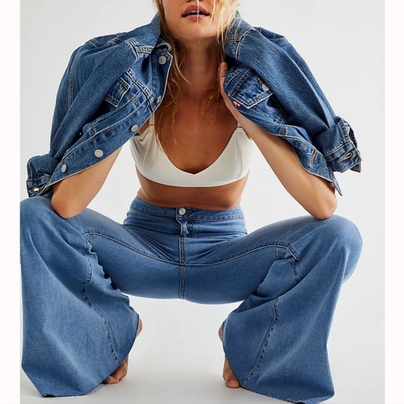 Free People Just Float On Super Flare High Rise Jeans Vintage Blue Light Wash - Picture 11 of 16